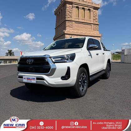 TOYOTA HILUX 2.8 D-4D TURBO DIESEL CD SRX 4X4 AUTOMÁTICO